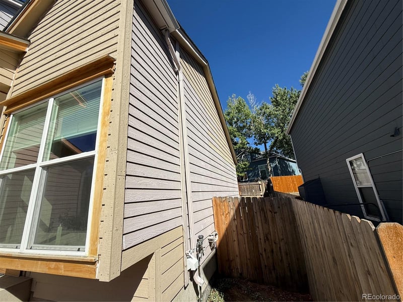 2806 S Danube St, Aurora, CO 80013