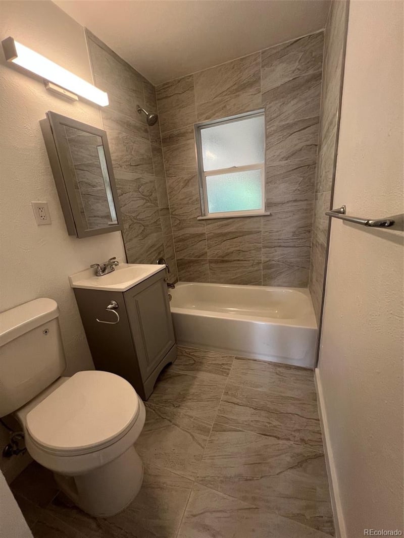 945 Lima St, Aurora, CO 80010