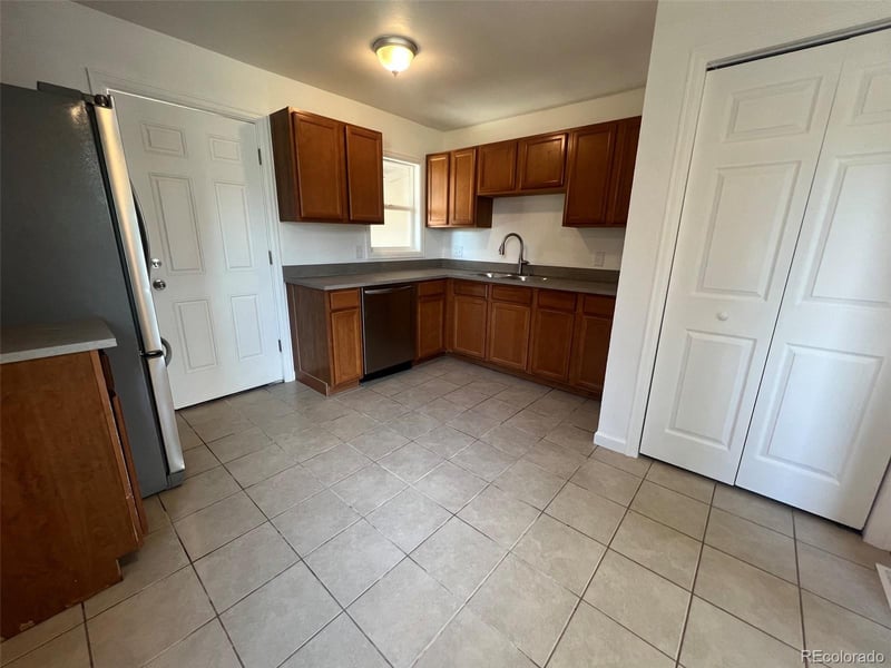 945 Lima St, Aurora, CO 80010