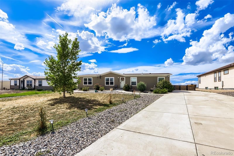 323 N Cedar St, Keenesburg, CO 80643