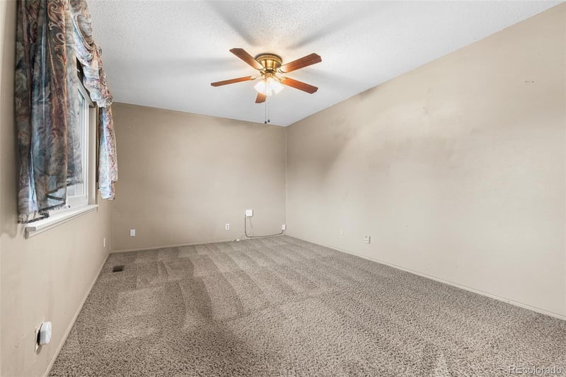 44 Glenmore Rd, Pueblo, CO 81001