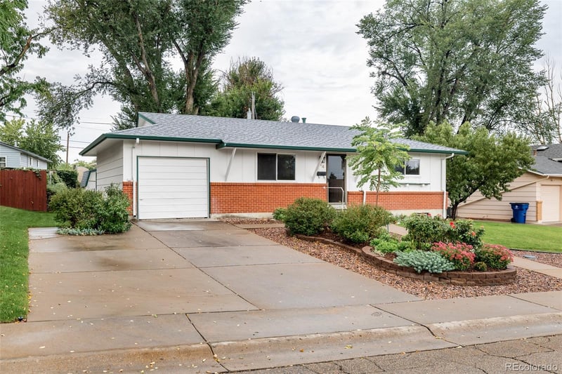 44 Glenmore Rd, Pueblo, CO 81001
