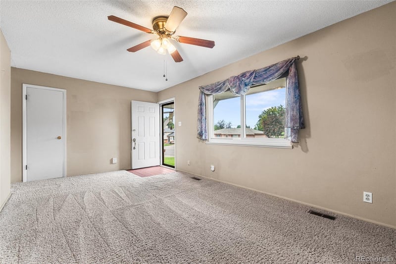 44 Glenmore Rd, Pueblo, CO 81001