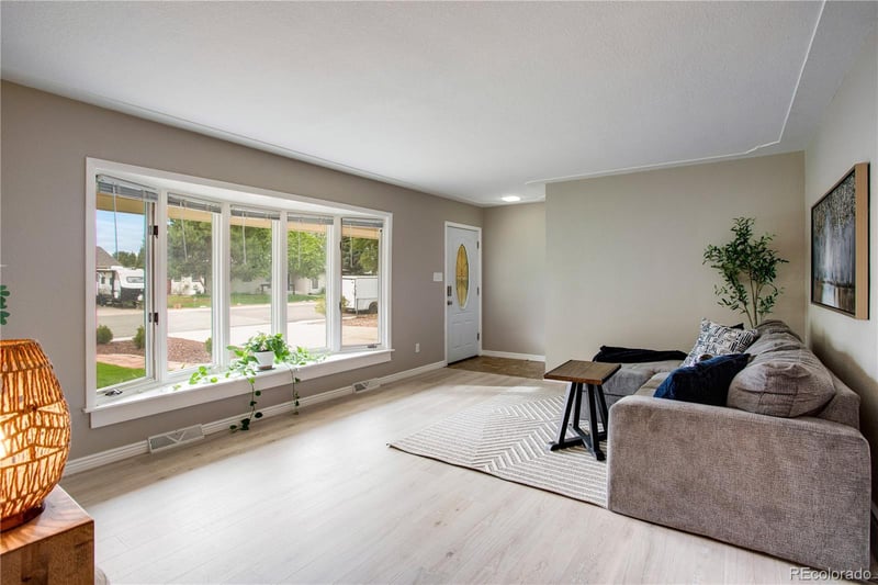 12762 Woodland Dr, Longmont, CO 80504
