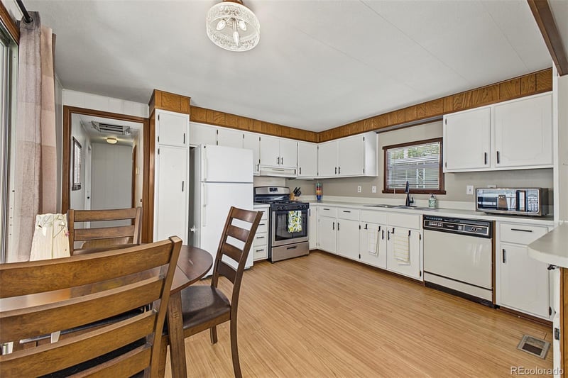 8201 S Santa Fe Dr Lot 117, Littleton, CO 80120