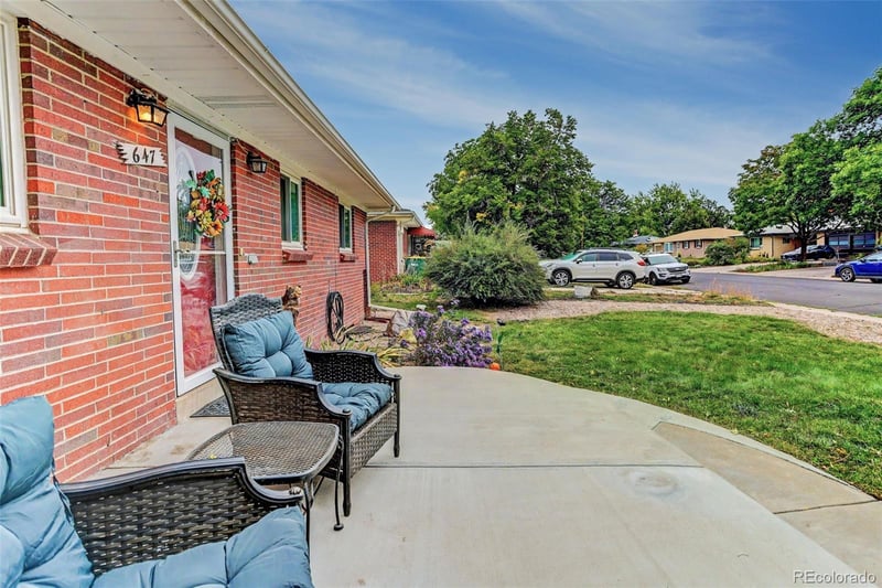 647 W Valleyview Ave, Littleton, CO 80120