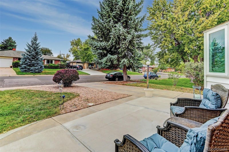 647 W Valleyview Ave, Littleton, CO 80120