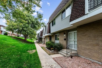 565 S Xenon Ct, Lakewood, CO 80228