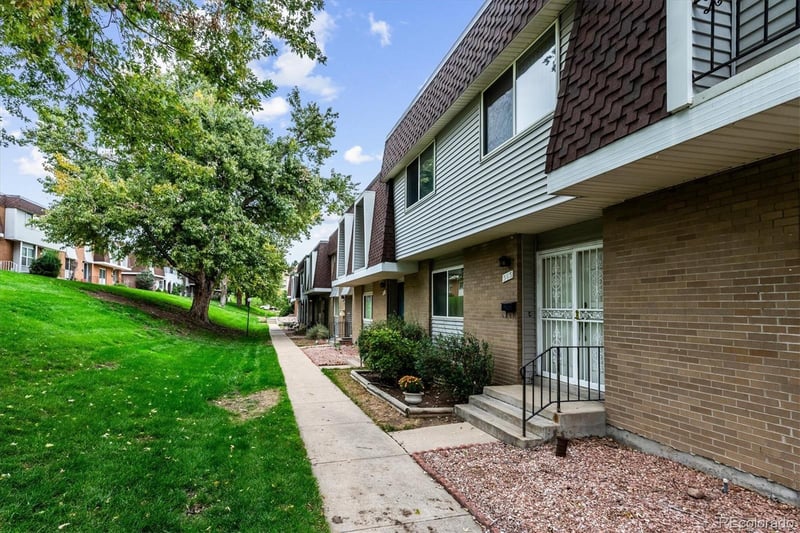 565 S Xenon Ct, Lakewood, CO 80228