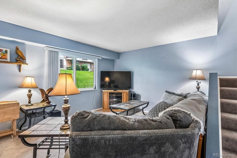 565 S Xenon Ct, Lakewood, CO 80228