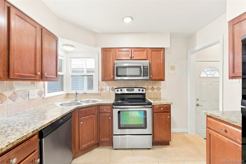 1945 Oakland St, Aurora, CO 80010