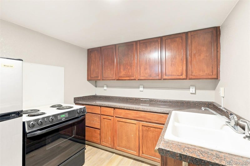 1945 Oakland St, Aurora, CO 80010
