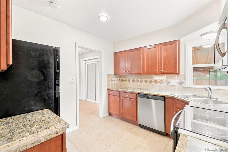 1945 Oakland St, Aurora, CO 80010