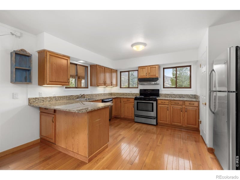 42 Ottawa Ct, Lyons, CO 80540