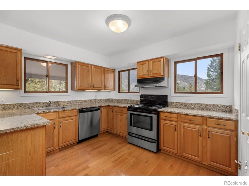 42 Ottawa Ct, Lyons, CO 80540