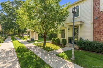 916 Ivanhoe St, Denver, CO 80220