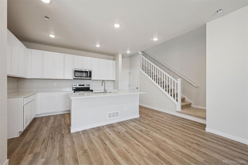 4613 N Versailles St, Aurora, CO 80019