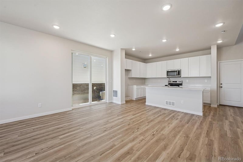 4613 N Versailles St, Aurora, CO 80019