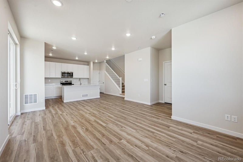 4613 N Versailles St, Aurora, CO 80019