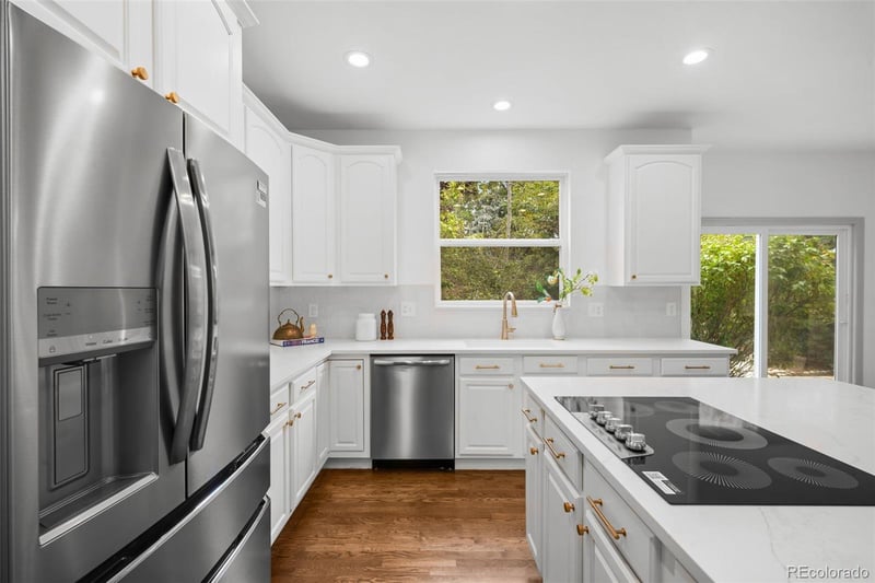 869 Shadowstone Dr, Highlands Ranch, CO 80129