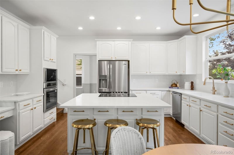 869 Shadowstone Dr, Highlands Ranch, CO 80129
