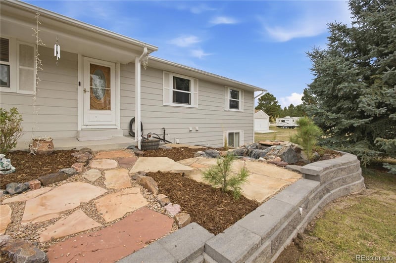 33976 Hummingbird Dr, Elizabeth, CO 80107