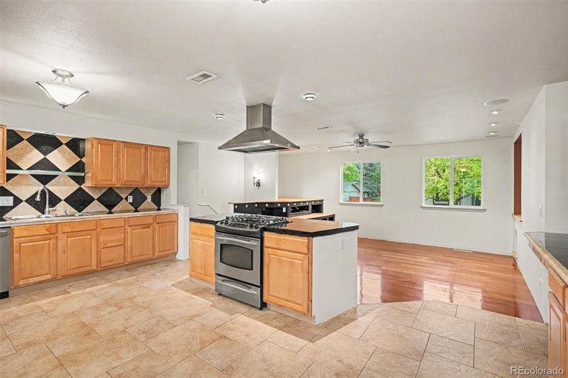 7347 S Spruce St, Centennial, CO 80112