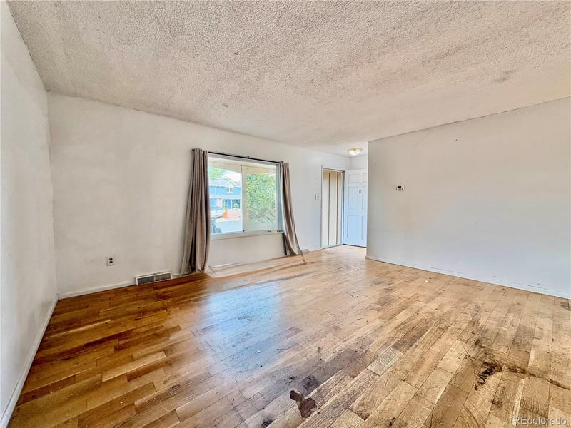 1996 S Olathe St, Aurora, CO 80013