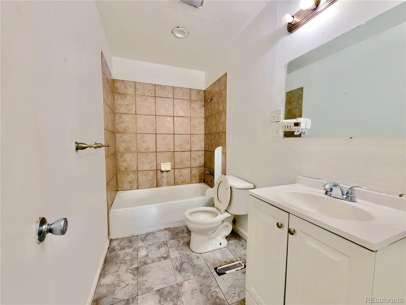 1996 S Olathe St, Aurora, CO 80013
