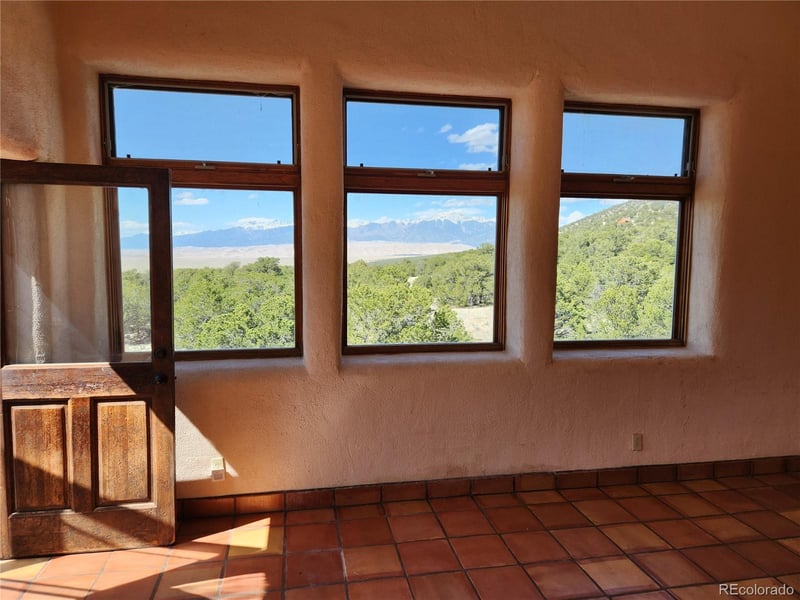 129 Indian Hill Rd, Mosca, CO 81146