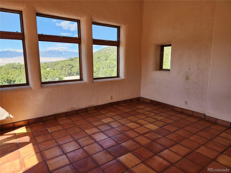 129 Indian Hill Rd, Mosca, CO 81146
