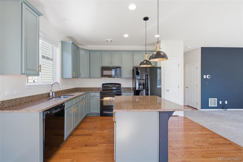 4860 S Picadilly Ct, Aurora, CO 80015