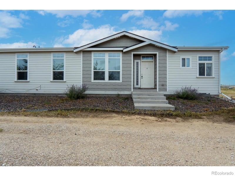 569 S Bonnie Ln, Watkins, CO 80137