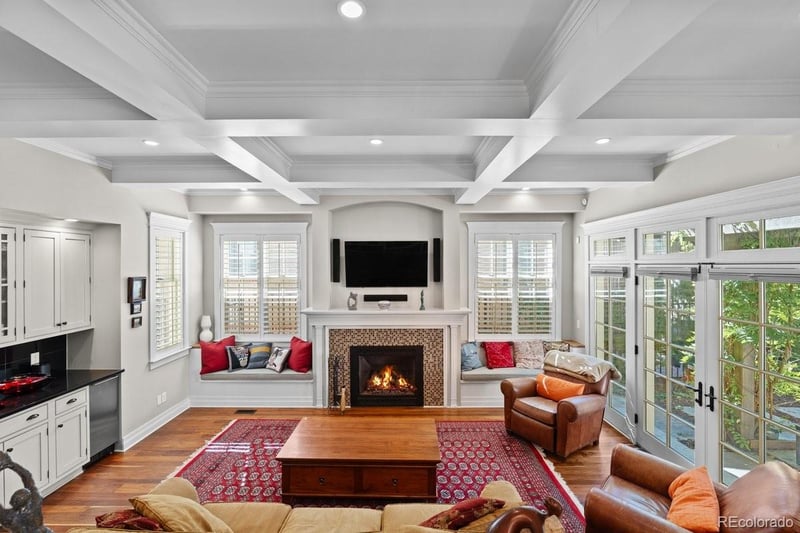 1811 Bellaire St, Denver, CO 80220