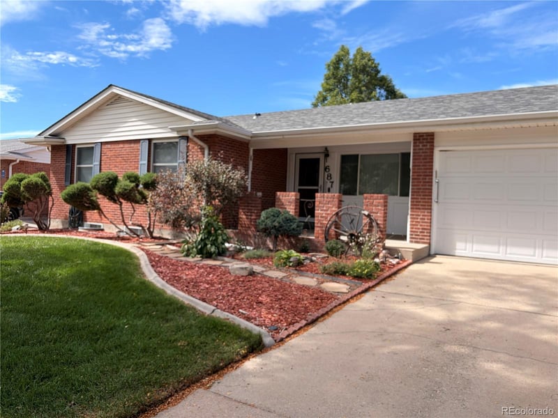 687 S Oswego Ct, Aurora, CO 80012