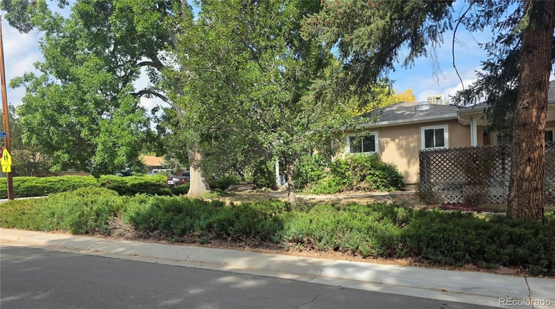 2300 Bell Ct, Lakewood, CO 80215