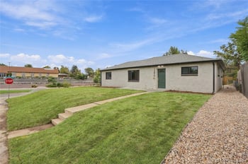 1590 Oak Pl, Thornton, CO 80229