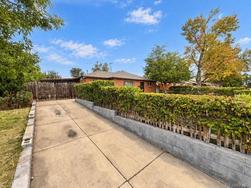 9211 Lillian Ln, Thornton, CO 80229
