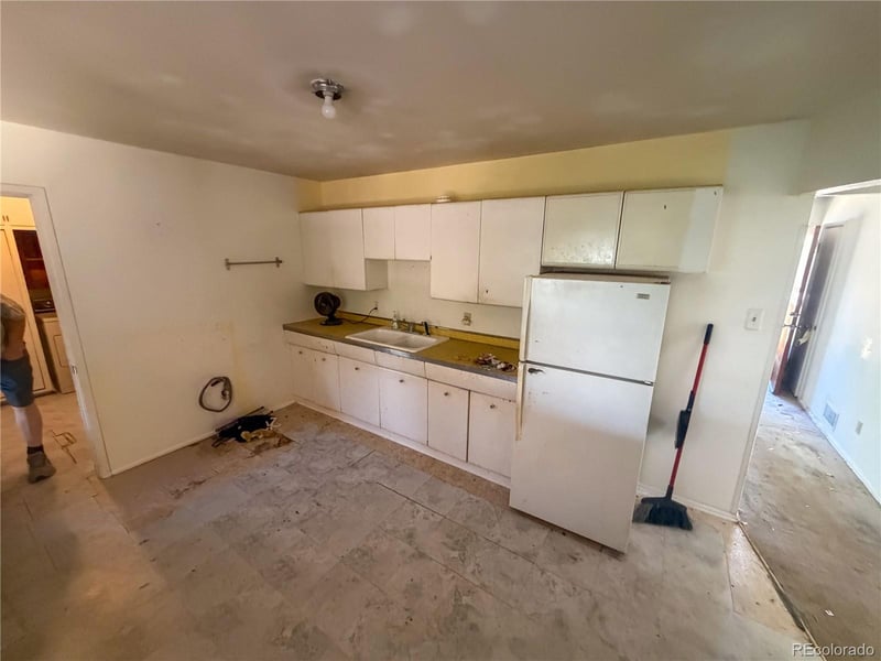 3323 S Grape St, Denver, CO 80222