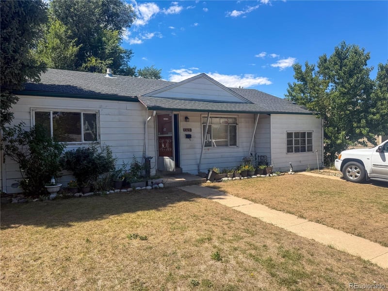 3323 S Grape St, Denver, CO 80222
