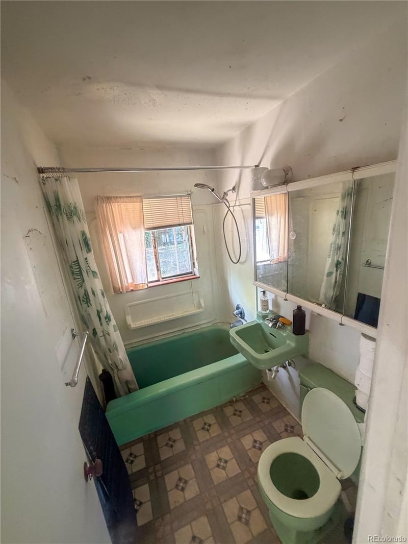 3323 S Grape St, Denver, CO 80222