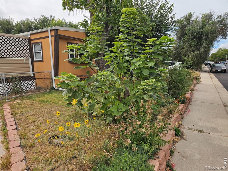 227 Balsam St, Log Lane Village, CO 80705