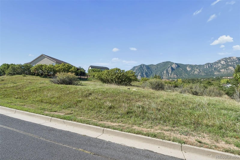 5024 Briscoglen Dr, Colorado Springs, CO 80906