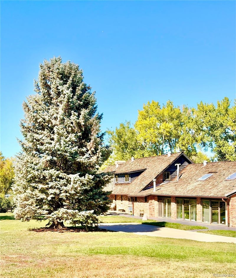 8935 W Bear Creek Dr, Lakewood, CO 80227