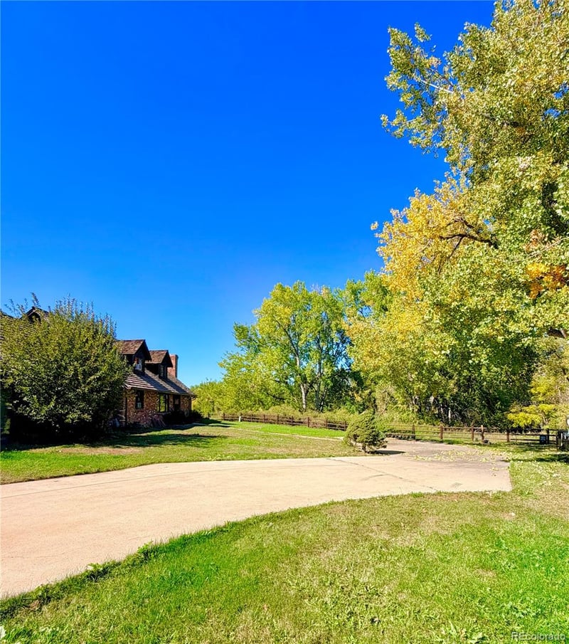 8935 W Bear Creek Dr, Lakewood, CO 80227