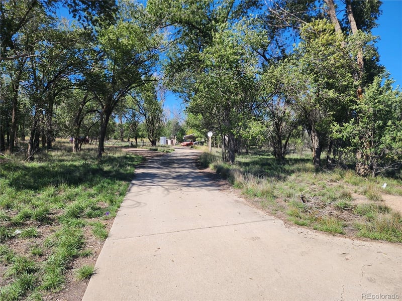 320 Autobee Rd, Avondale, CO 81022