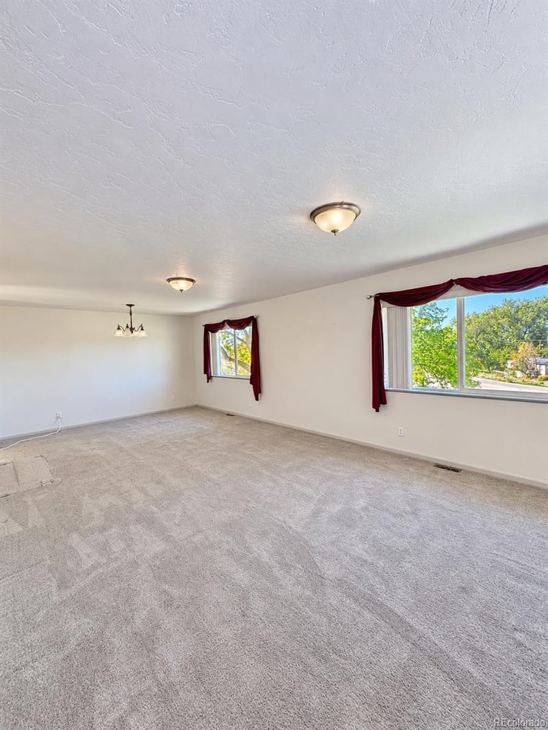402 S Stanolind Ave, Rangely, CO 81648