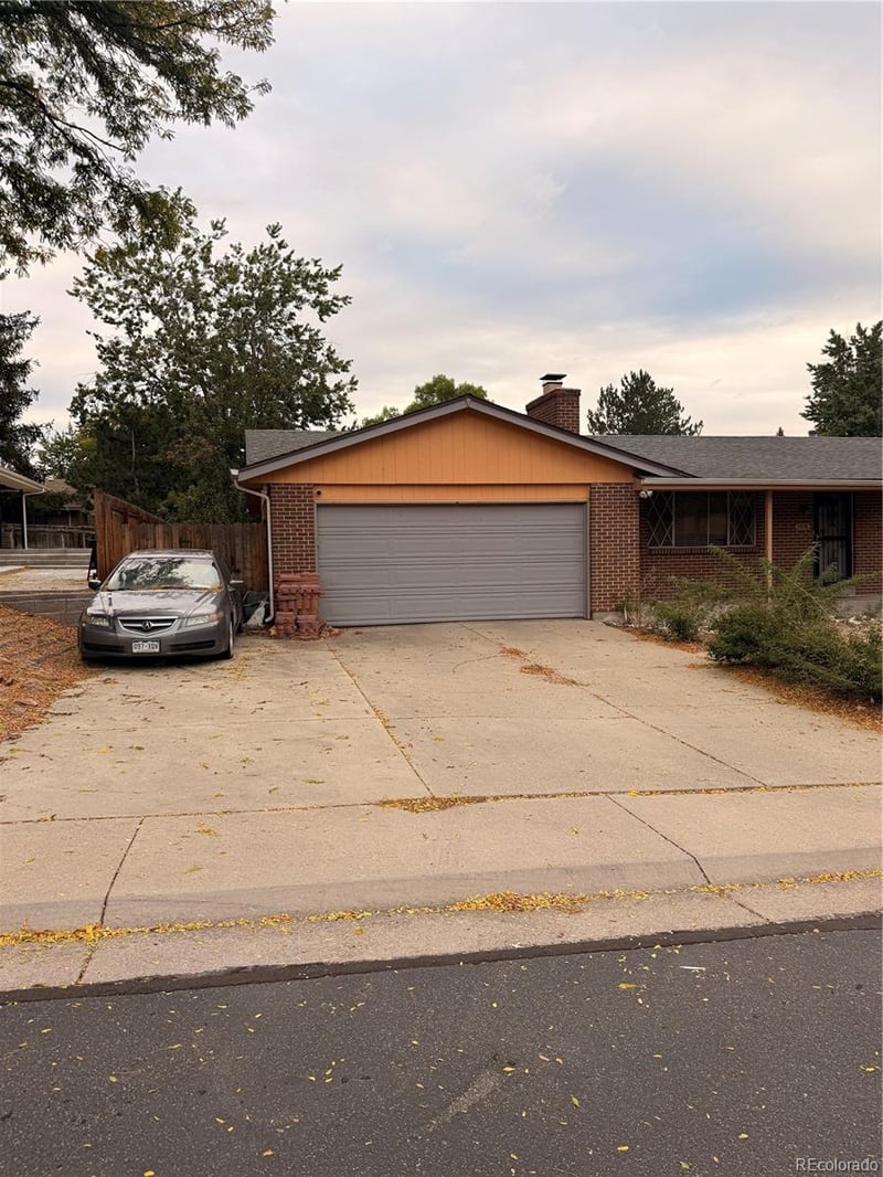 2576 S Flower St, Lakewood, CO 80227