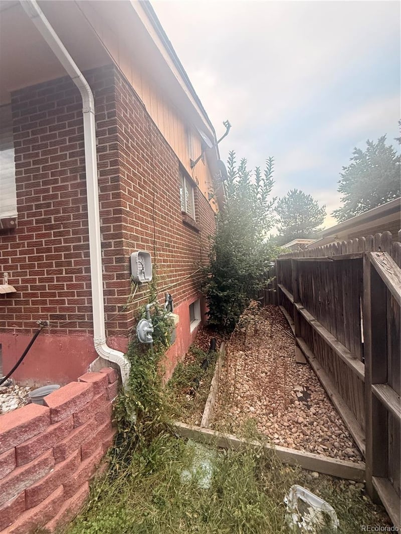 2576 S Flower St, Lakewood, CO 80227
