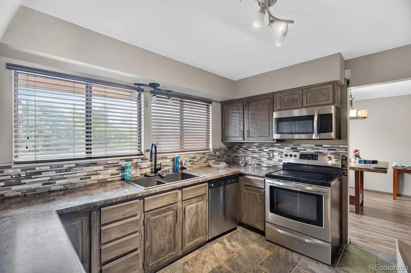 190 Encino Dr, Pueblo, CO 81005